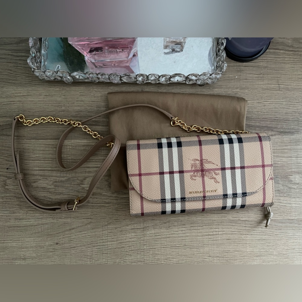 Burberry haymarket check Henley wallet on chains mid camelo designer handbag